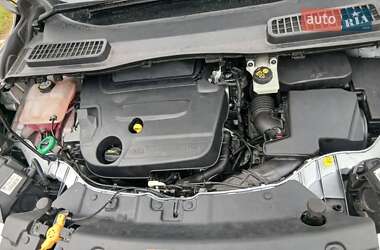 Позашляховик / Кросовер Ford Kuga 2014 в  фото 6 Позашляховик / Кросовер Ford Kuga 2014 в