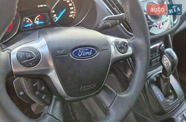 Позашляховик / Кросовер Ford Kuga 2013 в 