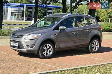 Позашляховик / Кросовер Ford Kuga 2012 в 