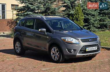 Позашляховик / Кросовер Ford Kuga 2012 в 