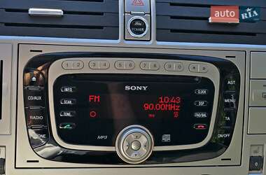 Позашляховик / Кросовер Ford Kuga 2012 в 
