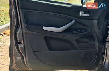 Позашляховик / Кросовер Ford Kuga 2012 в 