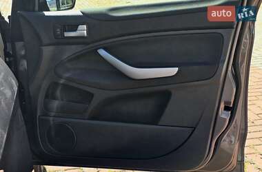 Позашляховик / Кросовер Ford Kuga 2012 в 