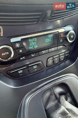 Позашляховик / Кросовер Ford Kuga 2014 в  фото 12 Позашляховик / Кросовер Ford Kuga 2014 в