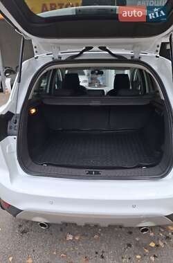Позашляховик / Кросовер Ford Kuga 2010 в  фото 2 Позашляховик / Кросовер Ford Kuga 2010 в