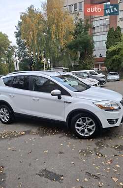 Позашляховик / Кросовер Ford Kuga 2010 в  фото 8 Позашляховик / Кросовер Ford Kuga 2010 в