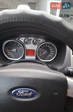 Позашляховик / Кросовер Ford Kuga 2010 в  фото 13 Позашляховик / Кросовер Ford Kuga 2010 в