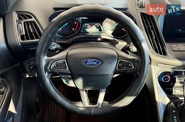 Внедорожник / Кроссовер Ford Kuga 2017 в 