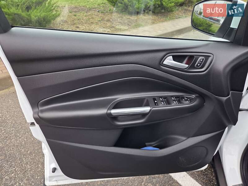 Позашляховик / Кросовер Ford Kuga 2019 в Києві