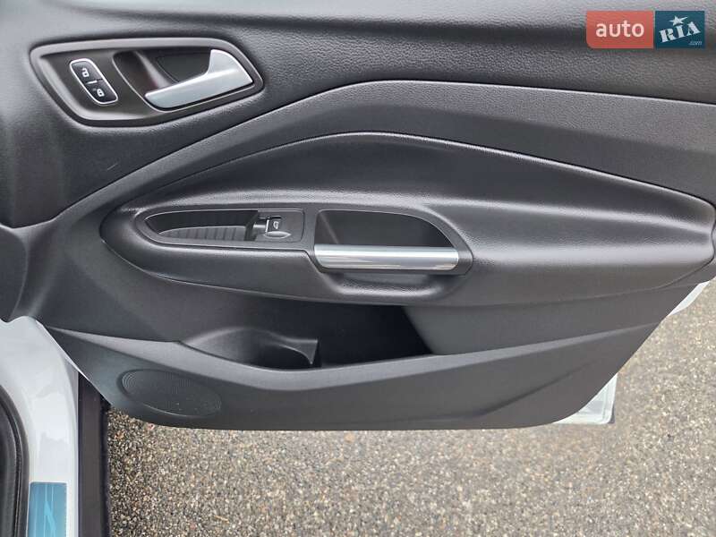 Позашляховик / Кросовер Ford Kuga 2019 в Києві