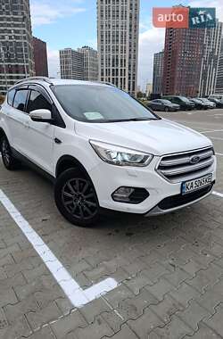 Позашляховик / Кросовер Ford Kuga 2018 в Києві