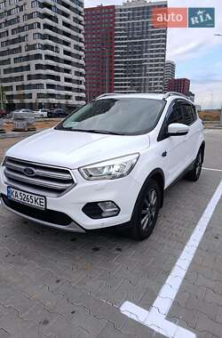Позашляховик / Кросовер Ford Kuga 2018 в Києві