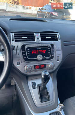 Внедорожник / Кроссовер Ford Kuga 2012 в 