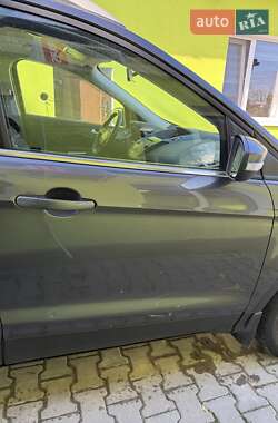 Позашляховик / Кросовер Ford Kuga 2018 в  фото 15 Позашляховик / Кросовер Ford Kuga 2018 в