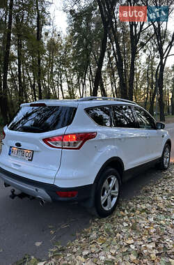 Позашляховик / Кросовер Ford Kuga 2015 в 
