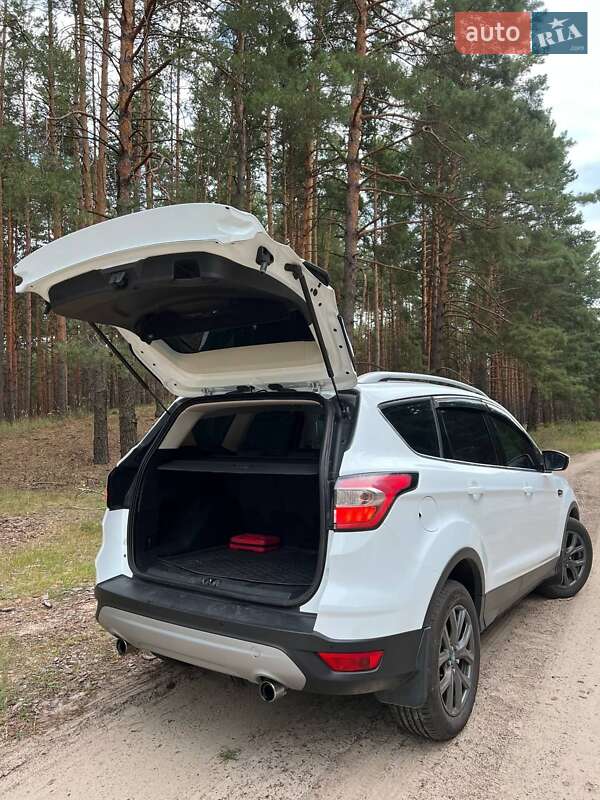 Позашляховик / Кросовер Ford Kuga 2019 в Києві
