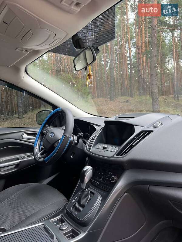 Позашляховик / Кросовер Ford Kuga 2019 в Києві