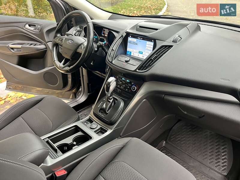 Внедорожник / Кроссовер Ford Kuga 2017 в Киеве