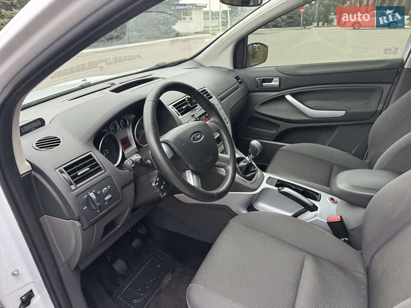 Позашляховик / Кросовер Ford Kuga 2011 в Києві