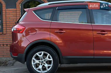 Позашляховик / Кросовер Ford Kuga 2010 в 