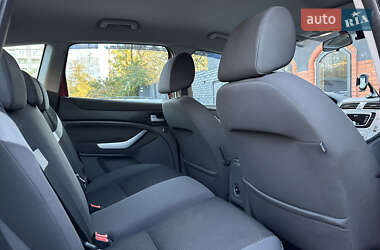 Позашляховик / Кросовер Ford Kuga 2010 в 