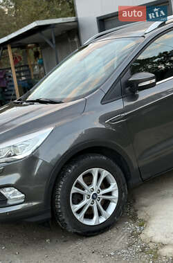 Позашляховик / Кросовер Ford Kuga 2019 в  фото 7 Позашляховик / Кросовер Ford Kuga 2019 в