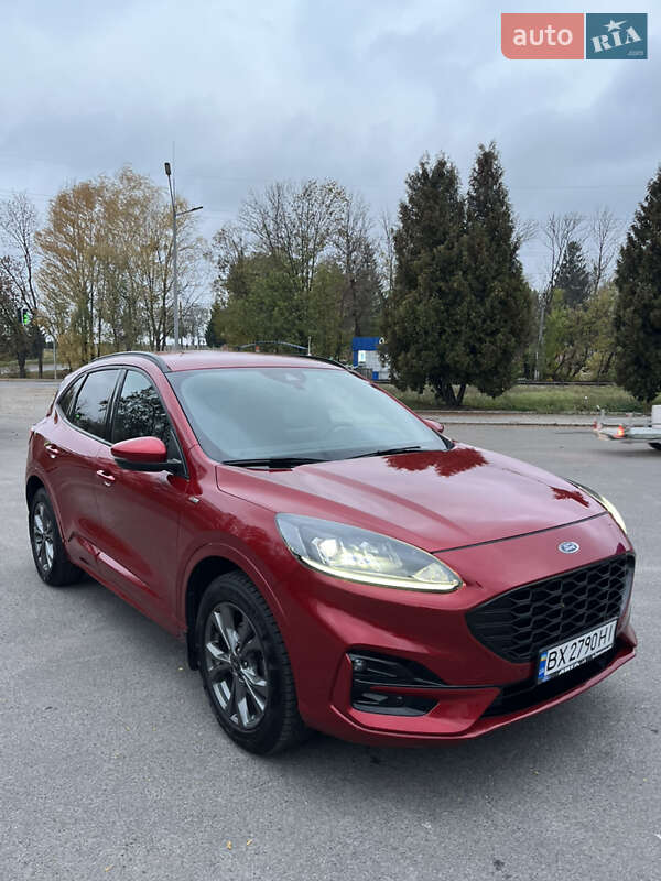 Внедорожник / Кроссовер Ford Kuga 2021 в Хмельницком