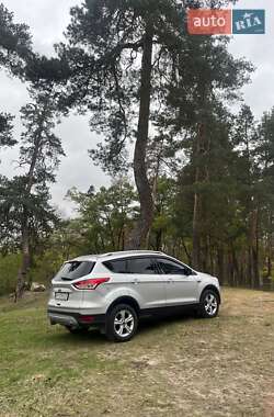 Позашляховик / Кросовер Ford Kuga 2014 в  фото 9 Позашляховик / Кросовер Ford Kuga 2014 в