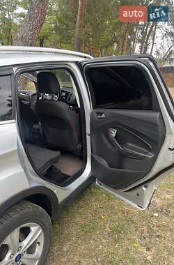 Позашляховик / Кросовер Ford Kuga 2014 в  фото 24 Позашляховик / Кросовер Ford Kuga 2014 в