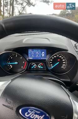 Позашляховик / Кросовер Ford Kuga 2014 в  фото 36 Позашляховик / Кросовер Ford Kuga 2014 в