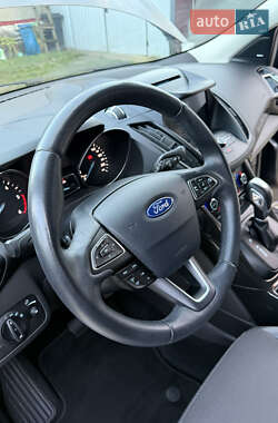 Позашляховик / Кросовер Ford Kuga 2019 в  фото 36 Позашляховик / Кросовер Ford Kuga 2019 в