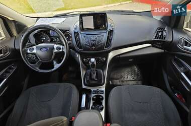 Внедорожник / Кроссовер Ford Kuga 2013 в 