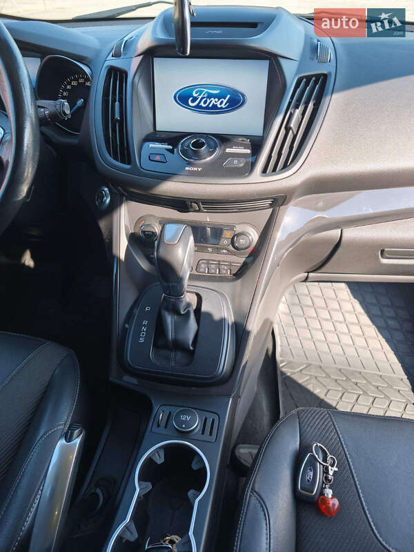 Внедорожник / Кроссовер Ford Kuga 2016 в Кельменцах