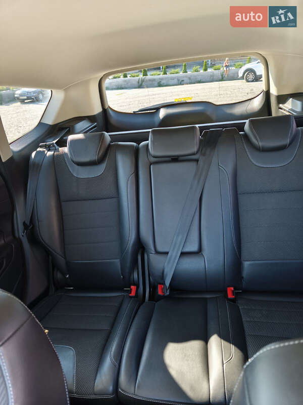 Внедорожник / Кроссовер Ford Kuga 2016 в Кельменцах