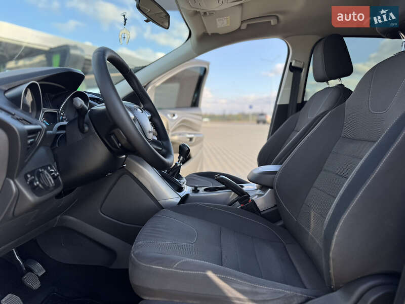 Позашляховик / Кросовер Ford Kuga 2015 в Миколаєві