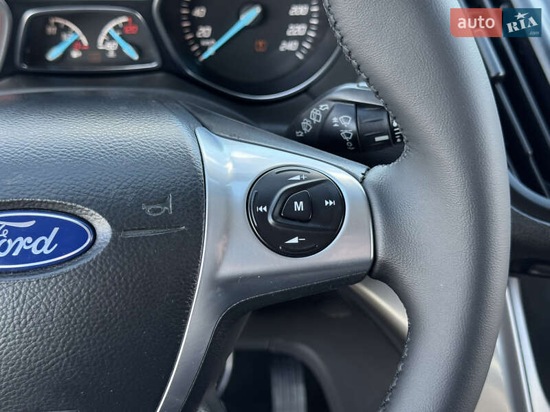 Позашляховик / Кросовер Ford Kuga 2015 в Миколаєві