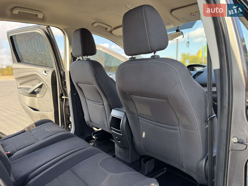 Позашляховик / Кросовер Ford Kuga 2015 в Миколаєві