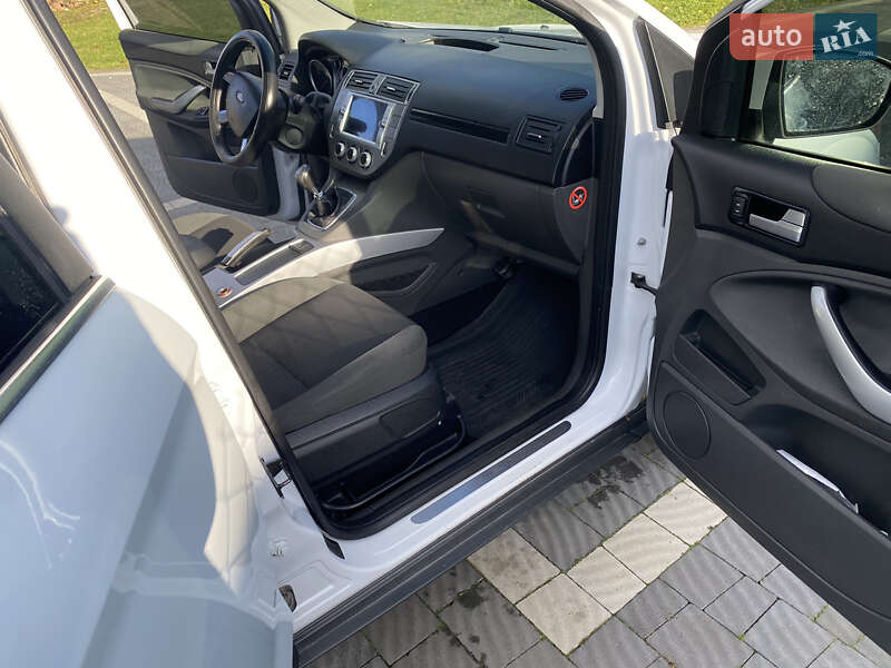 Позашляховик / Кросовер Ford Kuga 2011 в Стрию