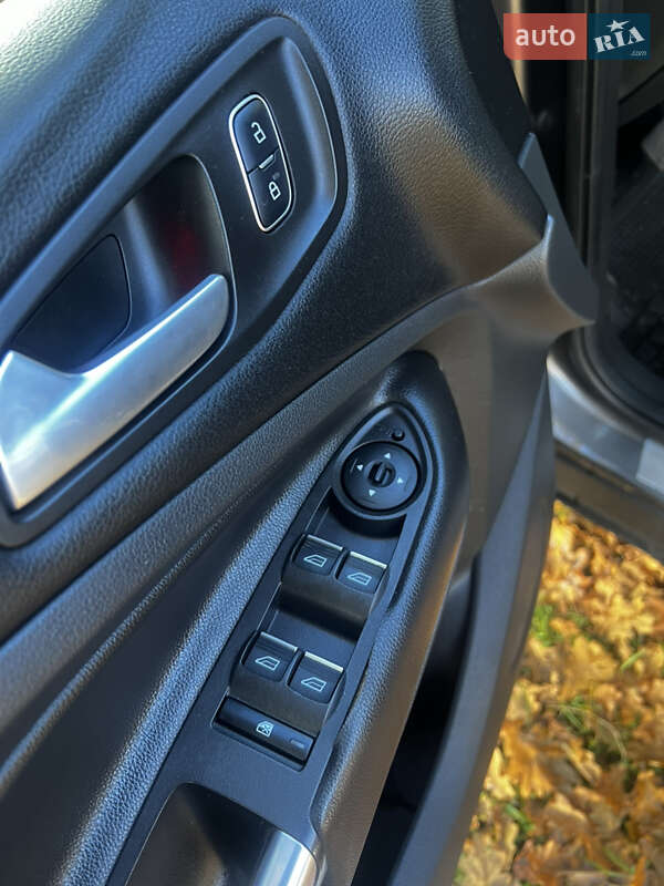 Внедорожник / Кроссовер Ford Kuga 2016 в Киеве