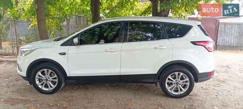 Внедорожник / Кроссовер Ford Kuga 2018 в Днепре фото 5 Внедорожник / Кроссовер Ford Kuga 2018 в Днепре