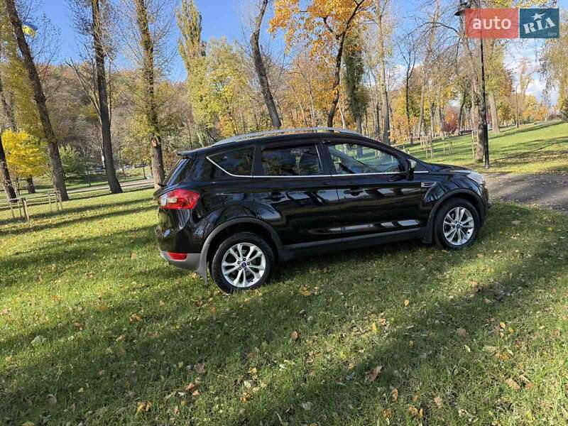 Внедорожник / Кроссовер Ford Kuga 2012 в Киеве