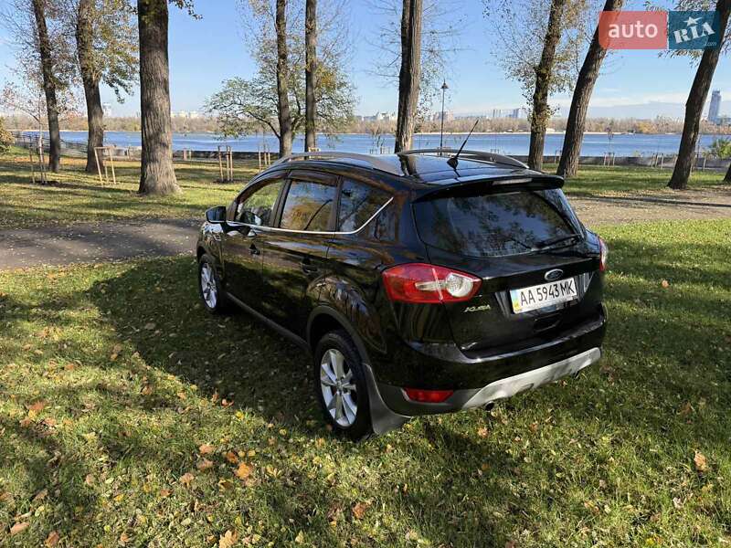 Внедорожник / Кроссовер Ford Kuga 2012 в Киеве