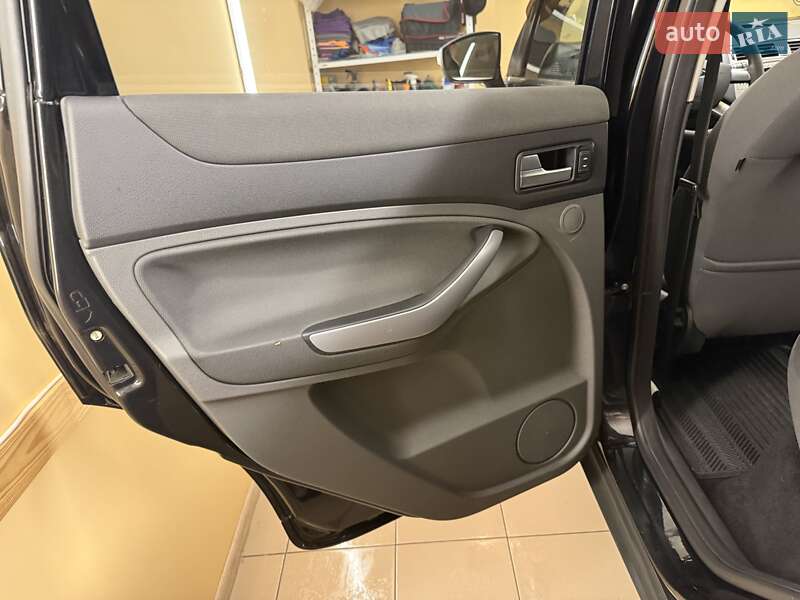 Внедорожник / Кроссовер Ford Kuga 2012 в Киеве