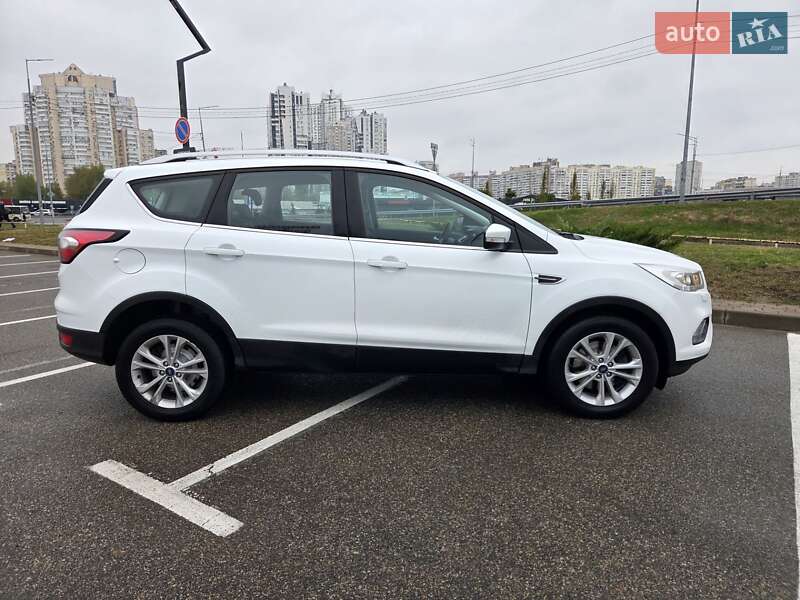 Внедорожник / Кроссовер Ford Kuga 2019 в Киеве