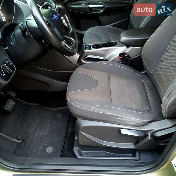 Позашляховик / Кросовер Ford Kuga 2015 в Кривому Розі фото 13 Позашляховик / Кросовер Ford Kuga 2015 в Кривому Розі