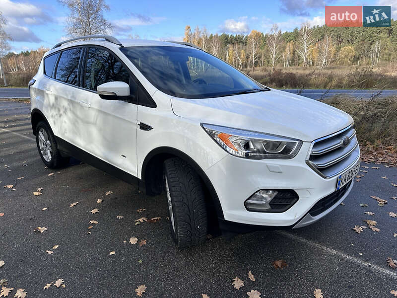 Внедорожник / Кроссовер Ford Kuga 2016 в Киеве