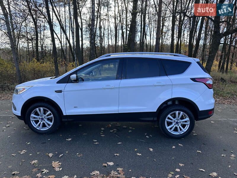 Внедорожник / Кроссовер Ford Kuga 2016 в Киеве