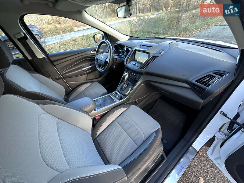 Внедорожник / Кроссовер Ford Kuga 2016 в Киеве