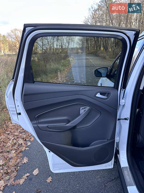 Внедорожник / Кроссовер Ford Kuga 2016 в Киеве