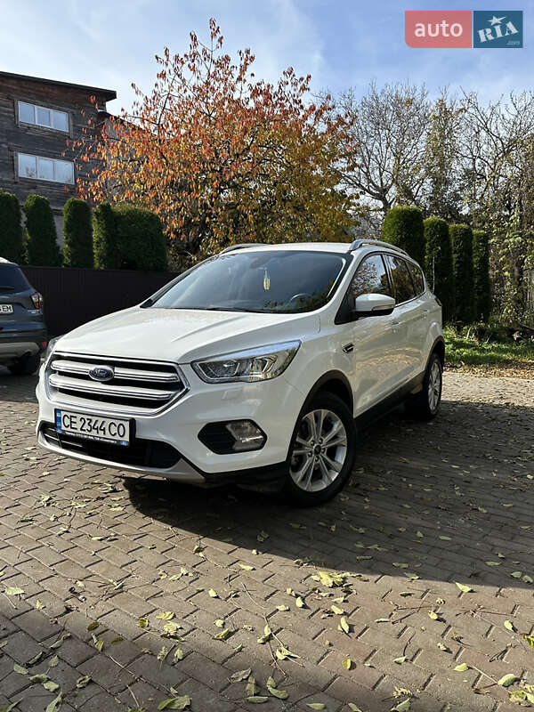 Позашляховик / Кросовер Ford Kuga 2019 в Чернівцях
